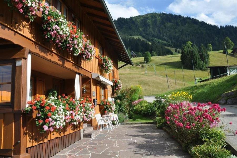 Apartament Das Bergfried - Urlaub Zentral Und Ruhig! Riezlern Zewnętrze zdjęcie